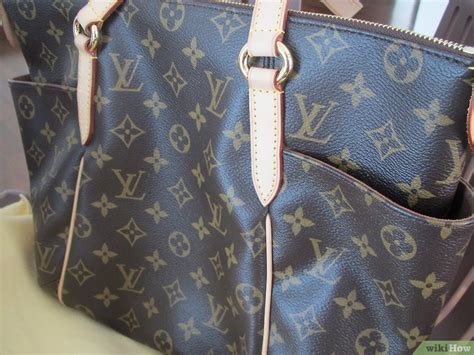 borsa louis vuitton tracolla falsa|louis vuitton wallet false.